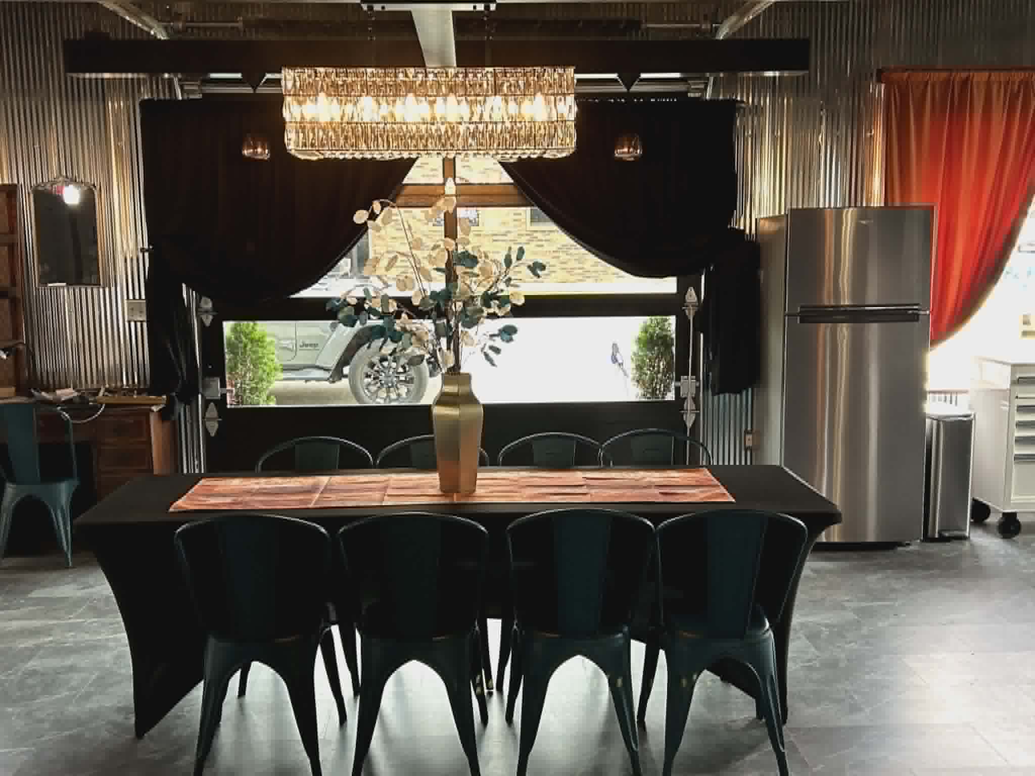 Dining area with chandalier
