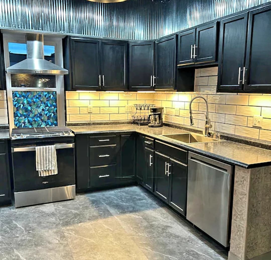 Large kitchen with plenty of counter space